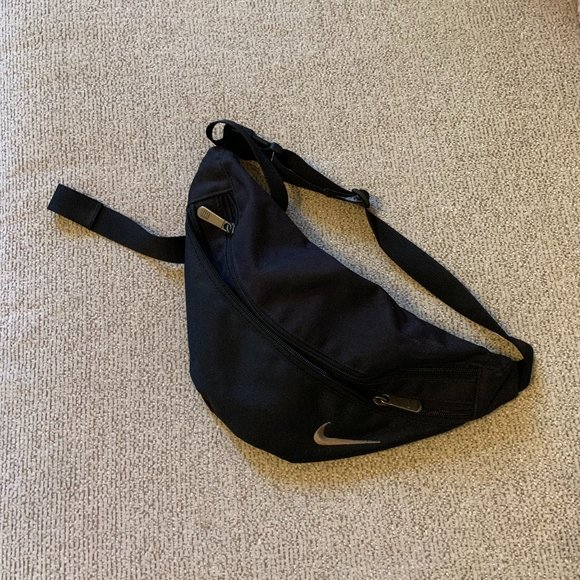 Black Nike fanny pack - Picture 2 of 2